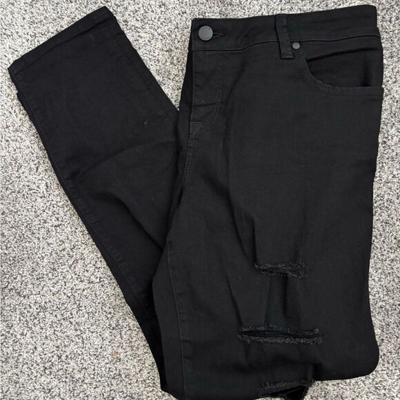 ❤️Torrid  Distressed Stretch Jeans Sz18 - Picture 1 of 8